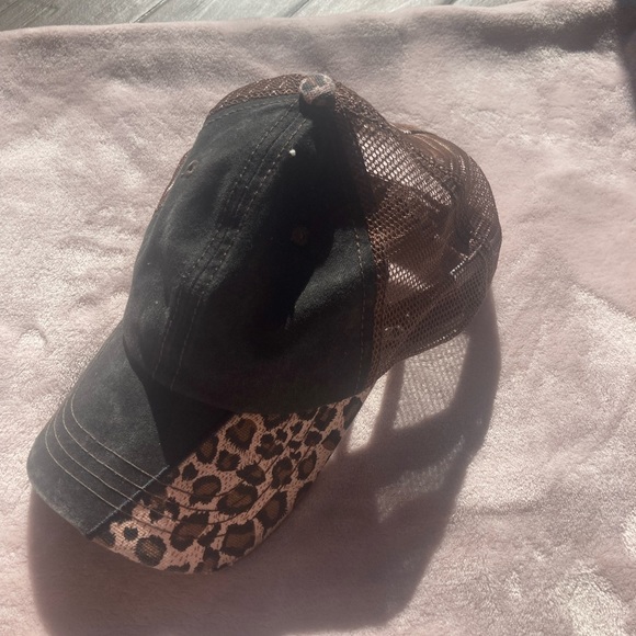 Leopard hat - Picture 2 of 3